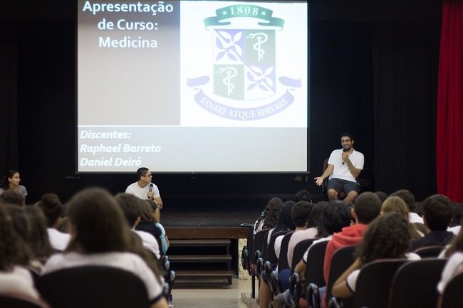 Ex-alunos participam de palestras sobre desafios da vida acadêmica