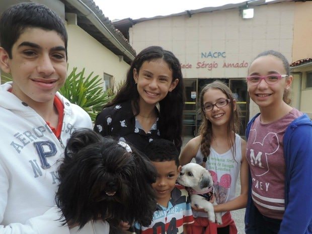 Alunas do Vieira ganham repercussão nacional com projeto “Cão Solidário”