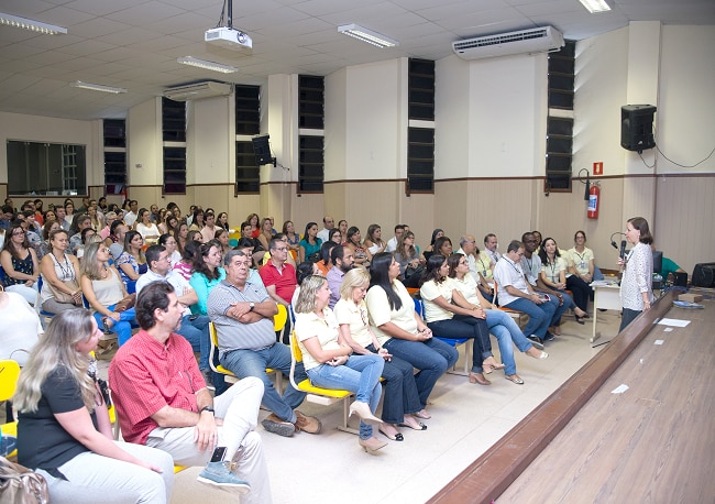 Pais do 1º ao 4º ano EF participam de reunião com educadores