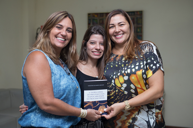 Ex-aluna vieirense publica livro sobre Direito Processual