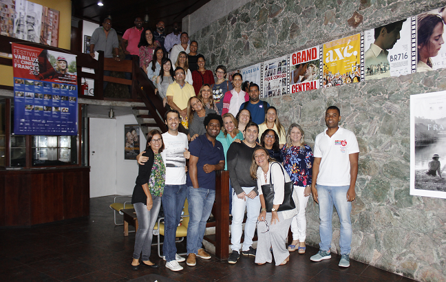 Sessão de cinema reúne educadores dos 8º e 9º anos EF do Vieira