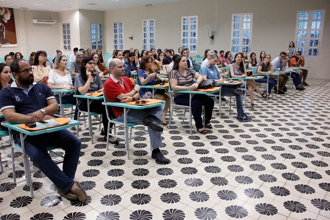 Vieira promove ações de divulgação do Programa Bilíngue com as famílias