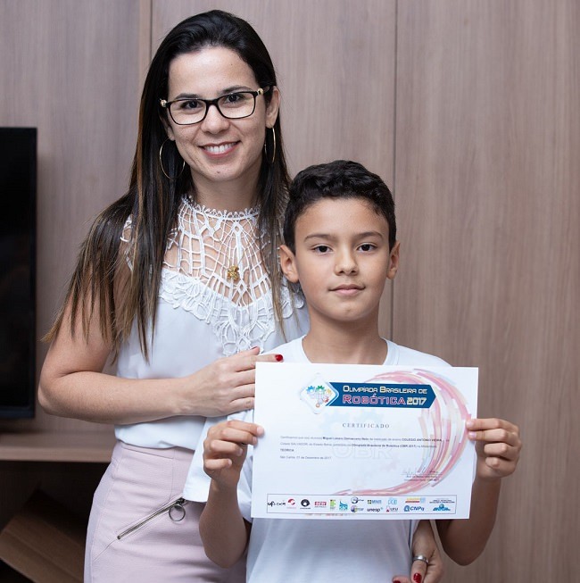 Alunos da Robótica do Vieira recebem premiação de competição nacional