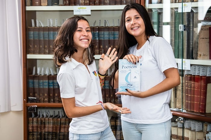 Das redes sociais para as páginas do livro: o voo literário das alunas do Vieira