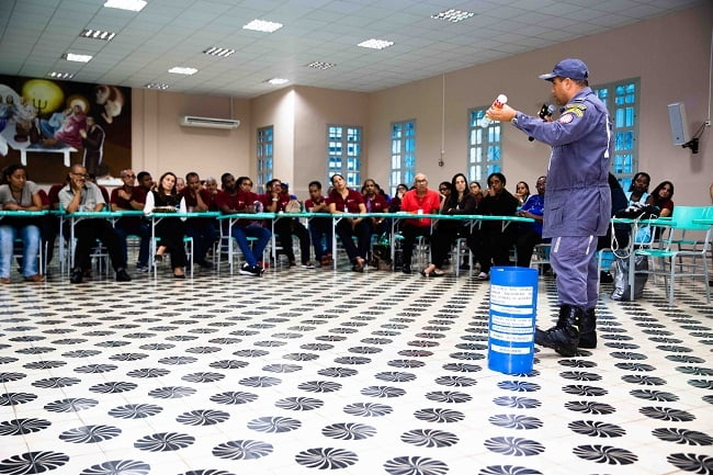 Colaboradores do Vieira participam de treinamento de primeiros socorros