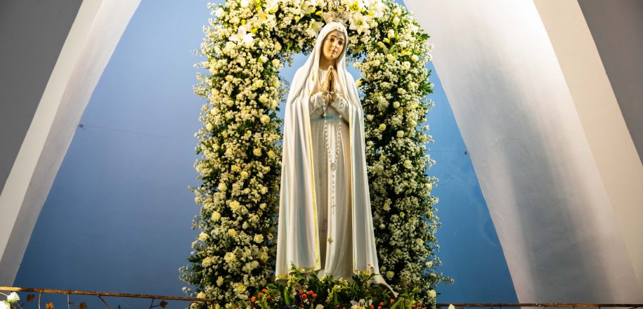 Dia de Nossa Senhora de Fátima é celebrado com mensagem, música composta por ex-aluno e programação especial