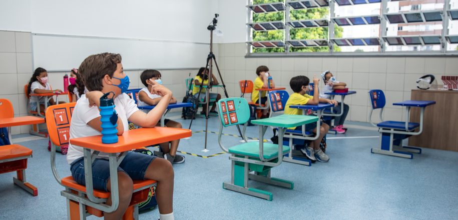 Vieira volta às aulas e adota questionário diário sobre covid como mais uma medida preventiva