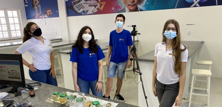 Atividades no laboratório consolidam aprendizagem de Ciências e Inglês