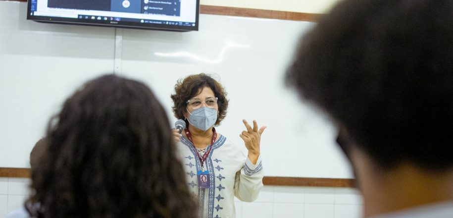 Professora do Vieira é uma das autoras de livro sobre práticas didáticas antirracistas