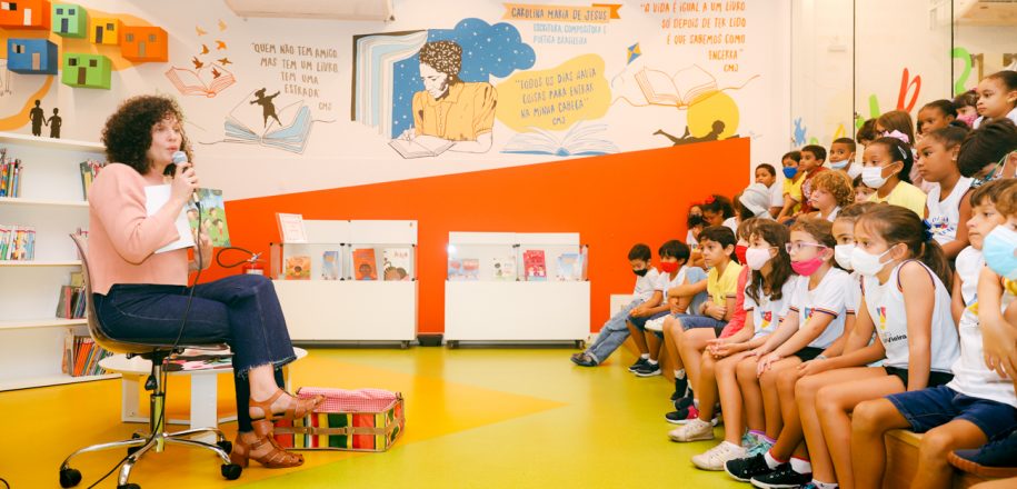 Biblioteca do Vieirinha celebra com crianças Dia Nacional do Livro Infantil