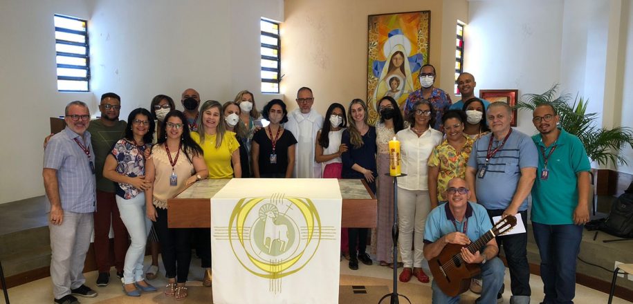 Colaboradores do Colégio Antônio Vieira participam de Manhã de Espiritualidade