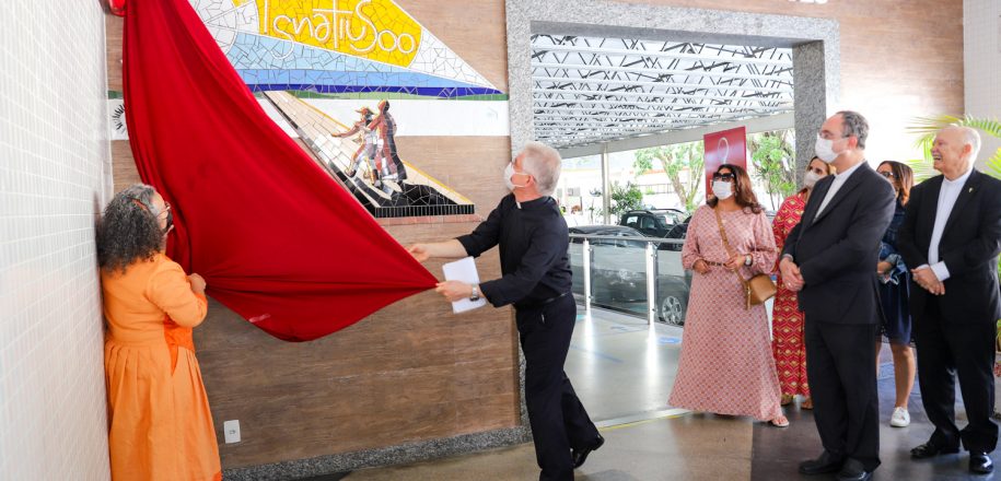 Com presença do Provincial dos Jesuítas, Vieira inaugura painel celebrativo do Ano Inaciano