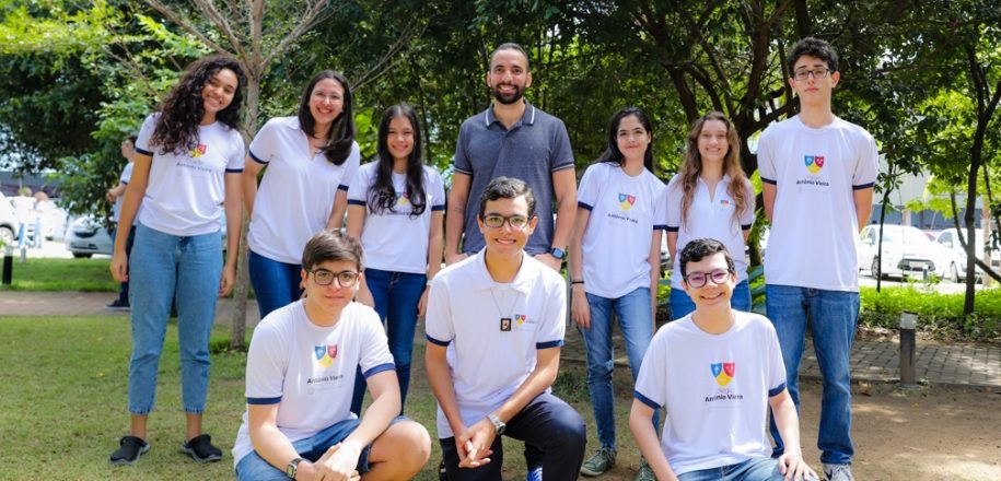 Estudantes do Vieira embarcam para a final da Olimpíada Nacional de História na Unicamp