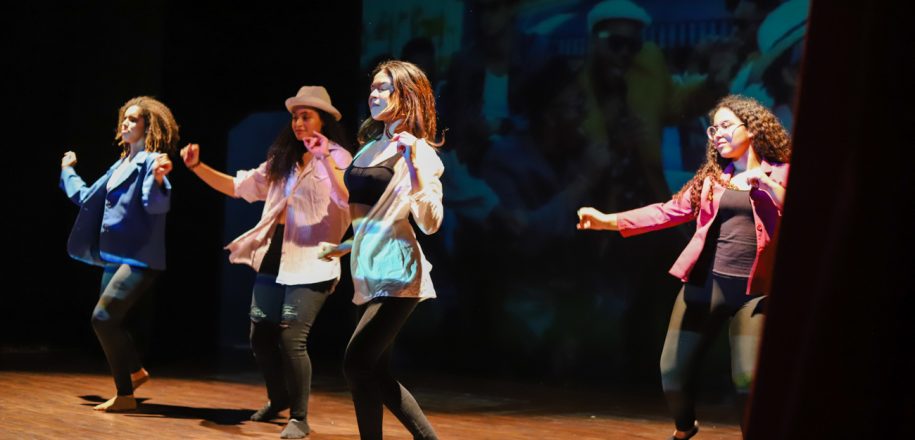 Academia Vieirense de Letras e Artes faz apresentações de dança nos intervalos de aula