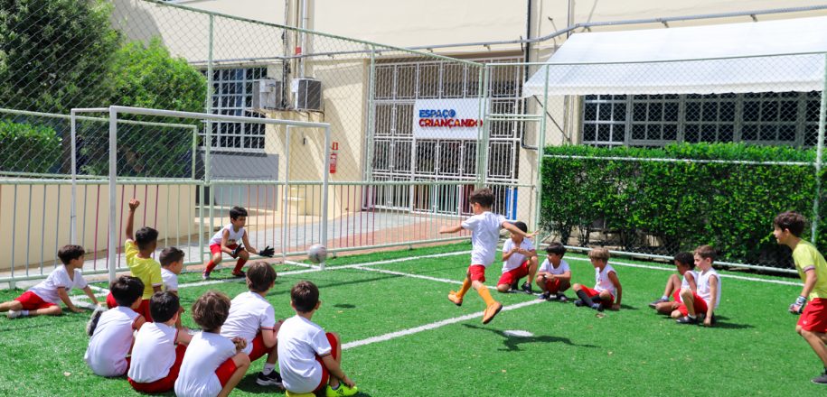 No mês que antecede a Copa, Torneio de Futebol no Intervalo empolga crianças do 1º ano EF