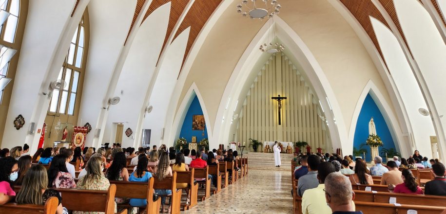 Colaboradores expressam fé, gratidão e renovam propósitos em Missa de Encerramento do Ano Letivo