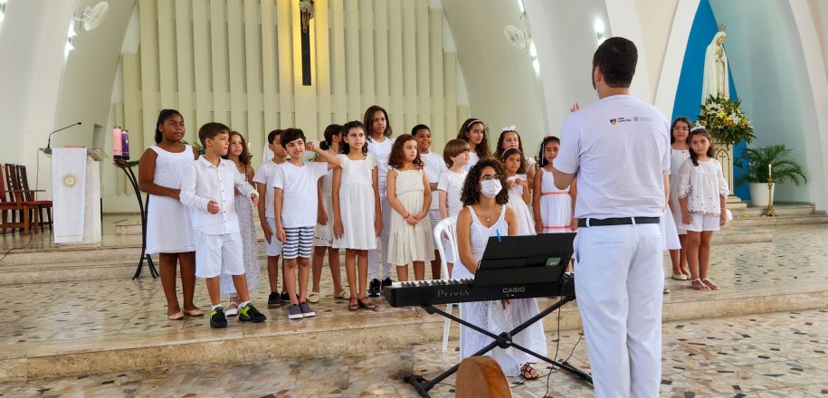Coral do Vieira encanta com canções de Natal