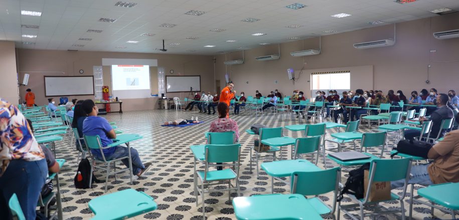 Colaboradores do Vieira fazem treinamento sobre primeiros socorros com Corpo de Bombeiros