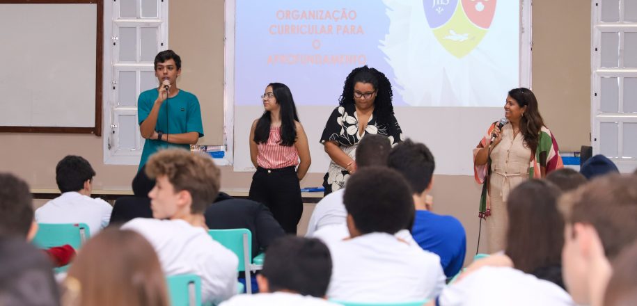 Ensino Médio do Vieira conta com aulas de aprofundamento para treinar questões discursivas do Enem e vestibulares