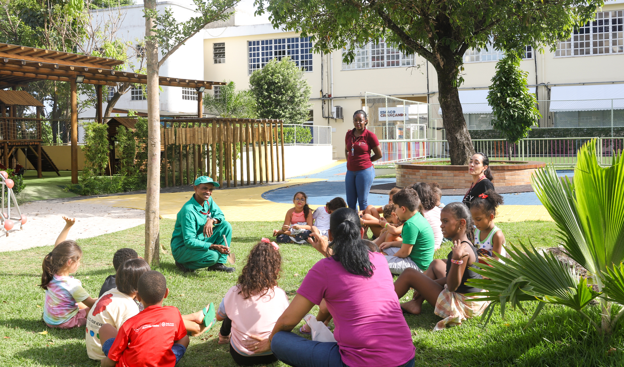 Projeto Let it Grow une atividades do ateliê, bilíngue e steam lab no ...