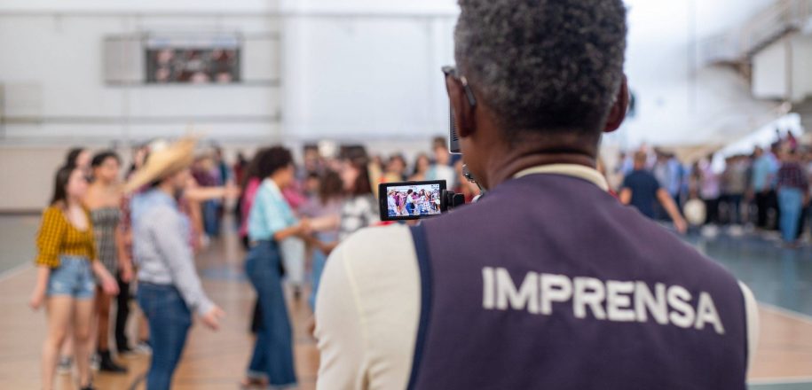 VIEIRA NA TV: animada Quadrilha do Terceirão ganha destaque em jornal da Rede Bahia