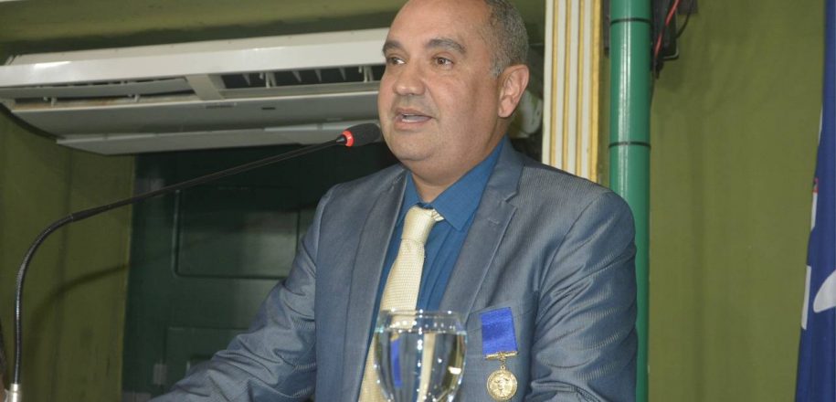 Ex-aluno do Vieira, médico José Admirço Filho é condecorado com Medalha Thomé de Souza