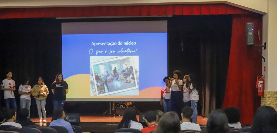 Artigo: ‘Protagonismo estudantil e projeto de vida’, por Mariana Ruback