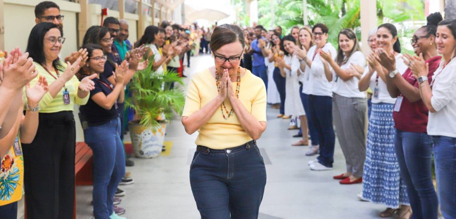 Professora Mariângela Risério é homenageada pela comunidade educativa do Vieira
