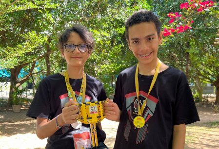 Estudantes de robótica do Vieira conquistam 1º lugar em torneio promovido pelo Sesi​