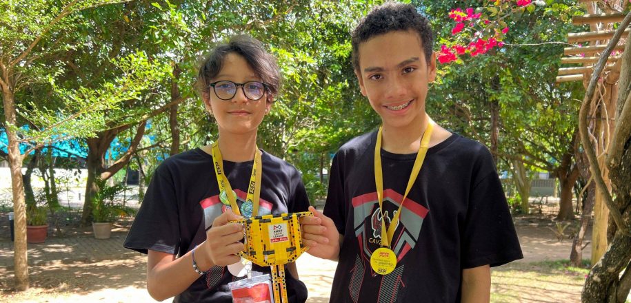 Estudantes de robótica do Vieira conquistam 1º lugar em torneio promovido pelo Sesi