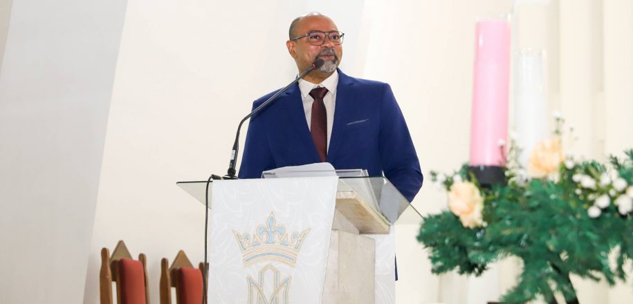 Vieira tem novo diretor: Prof. Sérgio Silveira é empossado em solenidade no santuário do colégio