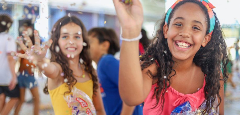 Bailinho de Carnaval do Vieirinha anima crianças em ritmo de folia