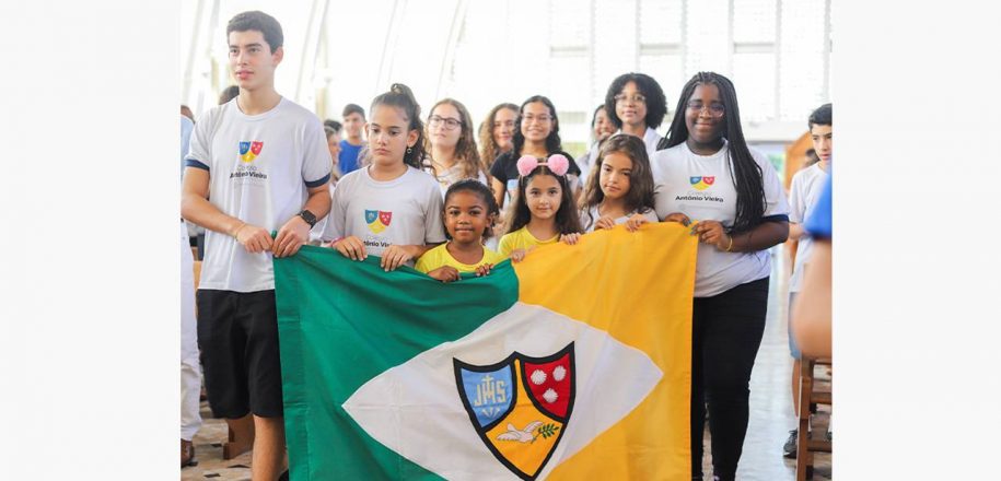 Missa, vídeos, artistas circenses e música ao vivo marcaram aniversário de 113 anos do Vieira