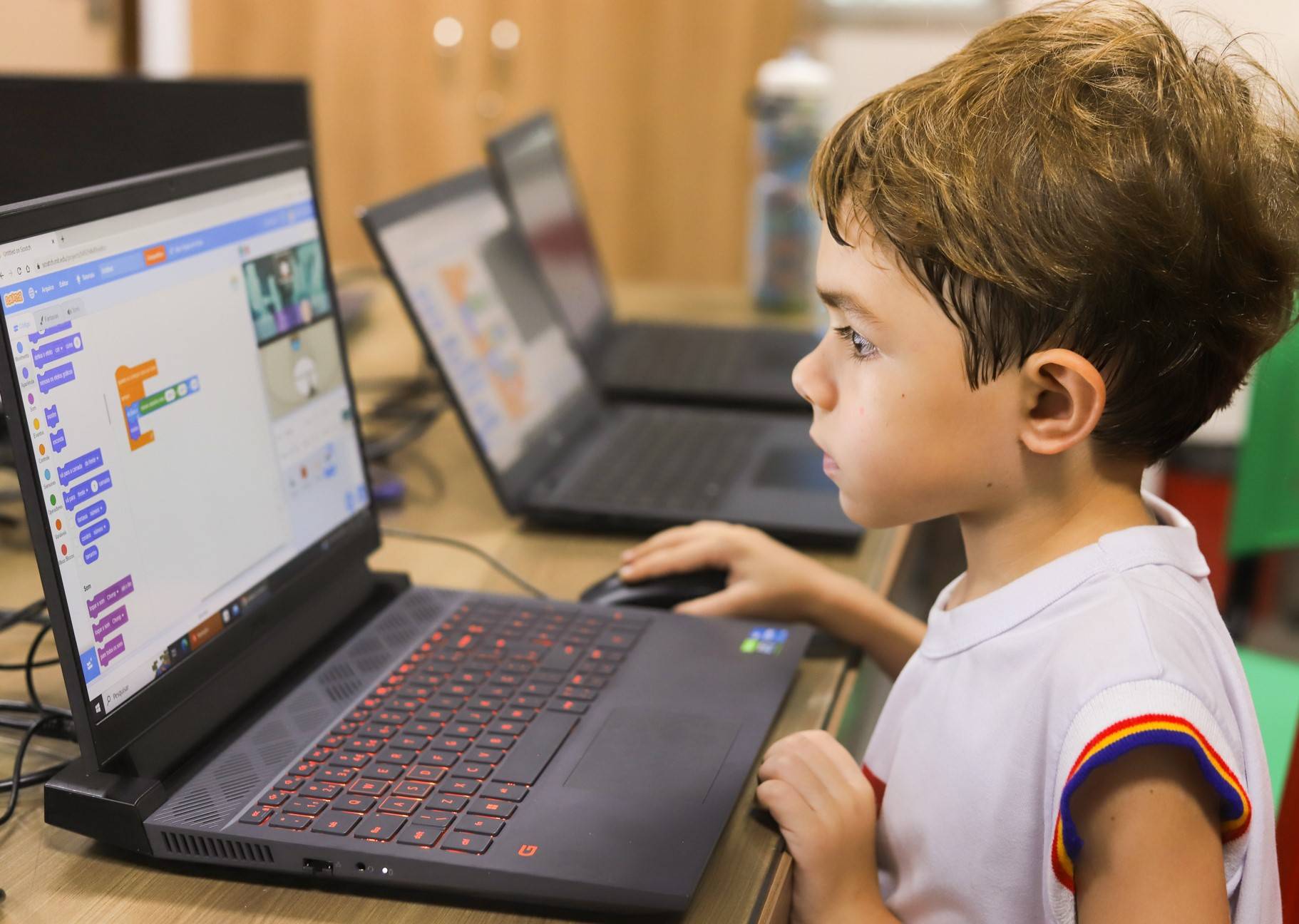 Small Programação ARTIGO – Crianças que têm acesso à linguagem de programação desenvolvem ...