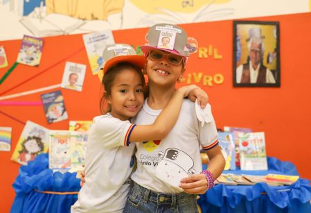 Inspiradas no 'Menino Maluquinho', de Ziraldo, e bichos da 'Animatrópole' crianças se divertem na Semana do Livro Infantil do Vieira 