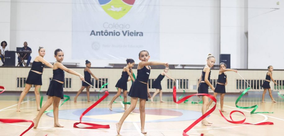 Famílias conferem avanços conquistados por alunas da Ginástica Rítmica
