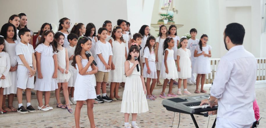 ‘Coisa linda, te amarei por mil anos mais’, expressa Coral Infantil na homenagem ao Dia das Mães