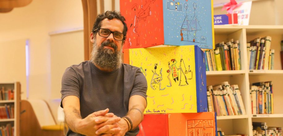 Obras de Elano Passos inspiram crianças em aprendizagens sobre arte e cultura do Recôncavo