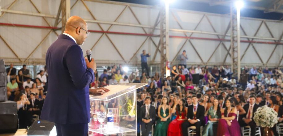 Formação integral em cada vivência no Vieira é destacada em discursos na missa e solenidade de conclusão do Ensino Médio  