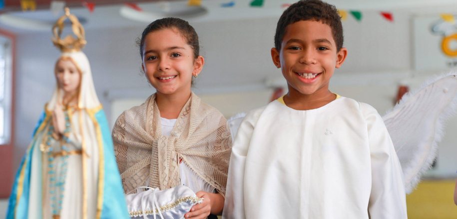Crianças vieirenses protagonizam encenação da Coroação de Nossa Senhora