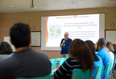 Cultura organizacional e caráter identitário da missão educativa jesuíta são tema de formação para colaboradores do Vieira