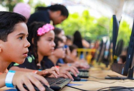 Educação jesuíta em um mundo com Inteligência Artificial. Confira princípios adotados em rede
