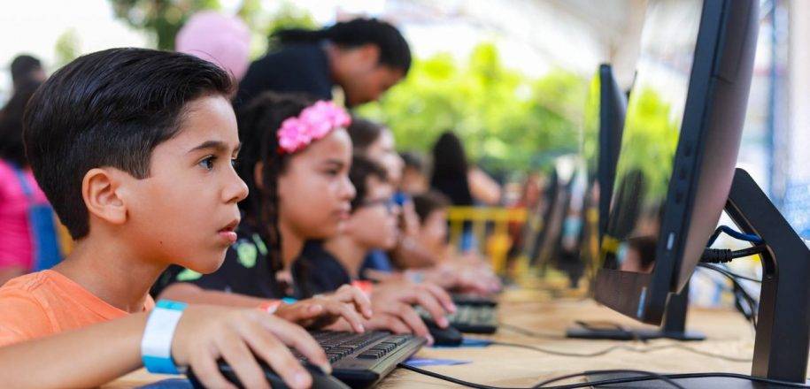 Educação jesuíta em um mundo com Inteligência Artificial. Confira princípios adotados em rede