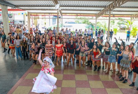 Quadrilha do Terceirão e Casamento na Roça marcam confraternização junina de estudantes do Vieirão