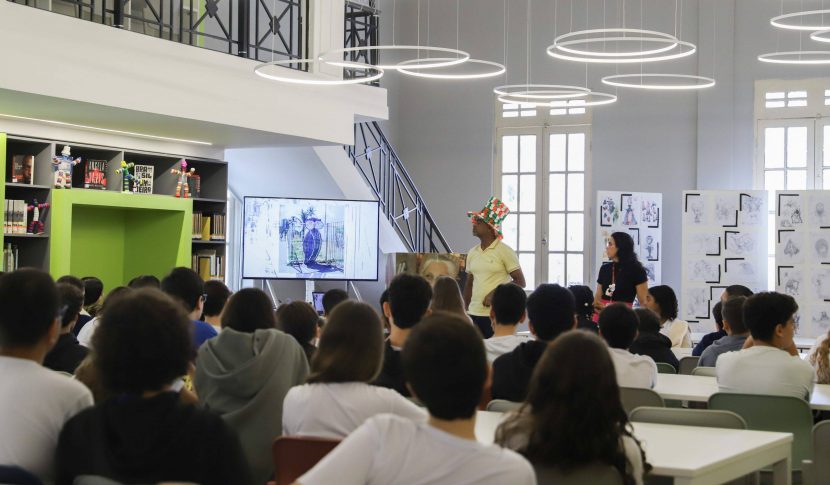 DIA DO MEIO AMBIENTE – Artista plástico faz palestra e expõe obras criadas a partir do lixo oceânico