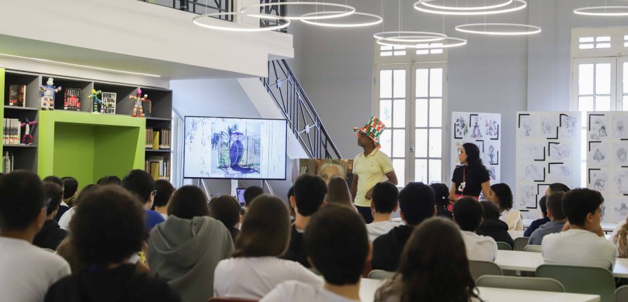 DIA DO MEIO AMBIENTE – Artista plástico faz palestra e expõe obras criadas a partir do lixo oceânico