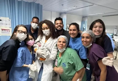 Ex-aluna do Vieira, médica é destaque na imprensa por atuação humanizada em 'parto surpresa'