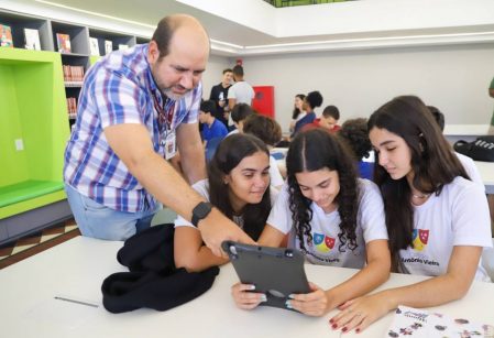 Estudos para seminário sobre mutações genéticas inspiram estudantes para a Expociência 2025