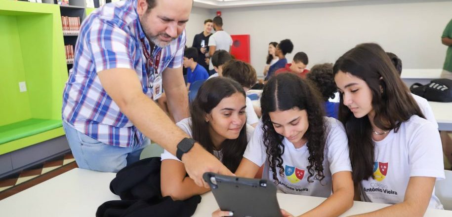 Estudos para seminário sobre mutações genéticas inspiram estudantes para a Expociência 2025