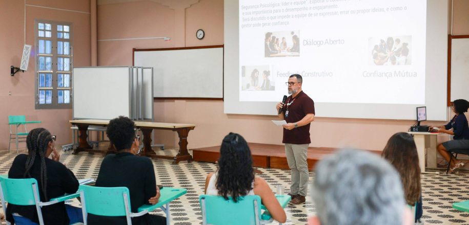 “Liderança que cuida” é tema do PDG de julho no Vieira